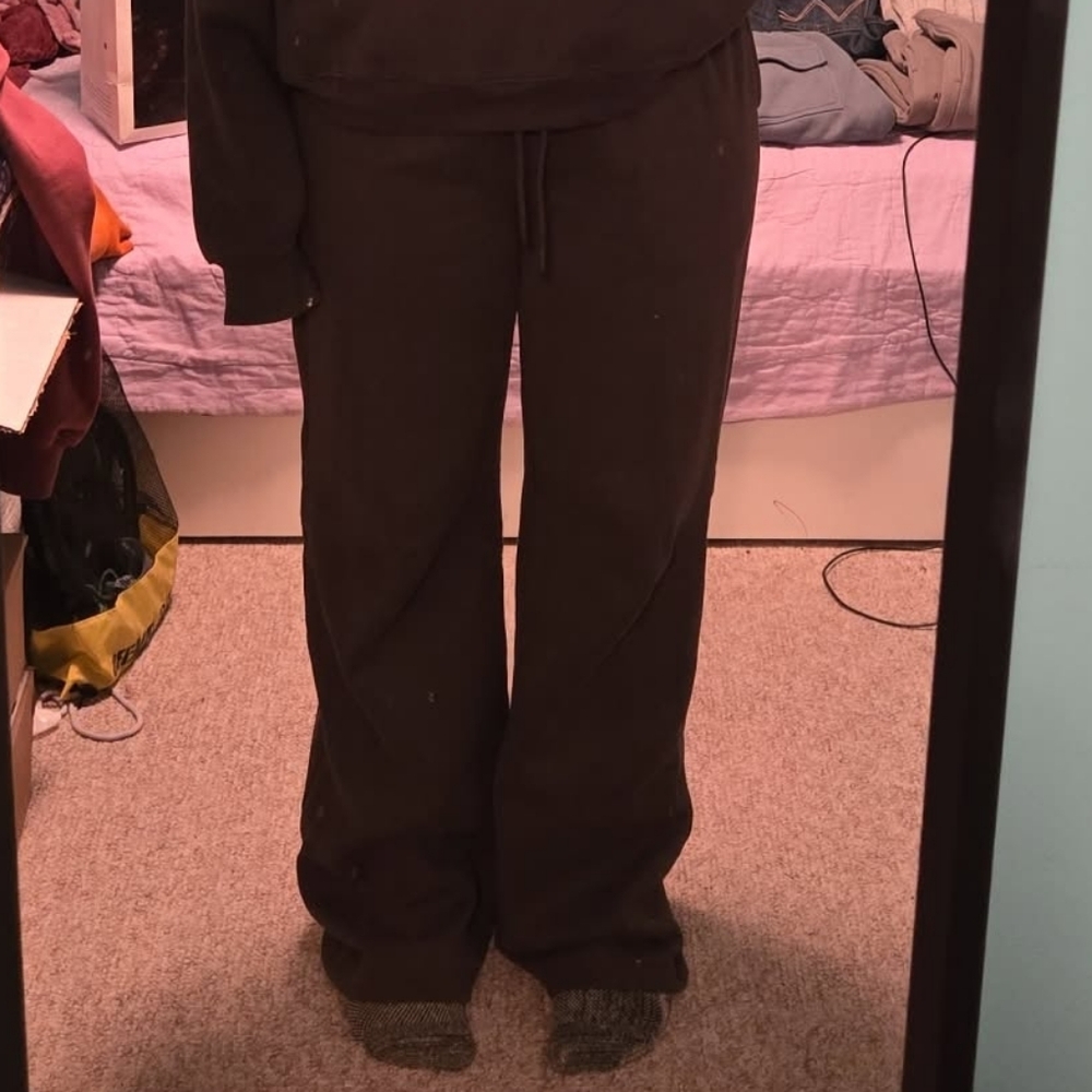 Aritzia Cozy Sweatfleece Boyfriend Wide Sweatpant - Dark Olive